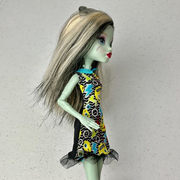 Monster High Emoji Frankie Stein Doll Boots Dress Sunglasses Mattel 2016 DVH19 - Picture 12 of 16